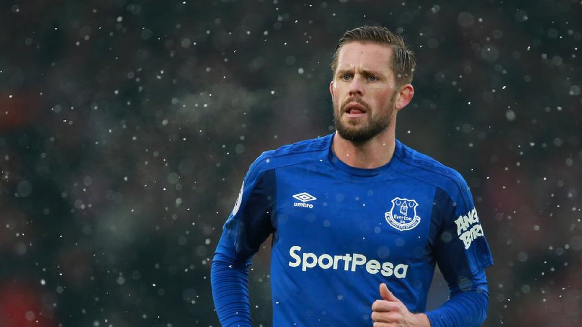 “中超联赛精彩对决不断，观赛热情持续高涨”，中超联赛现场