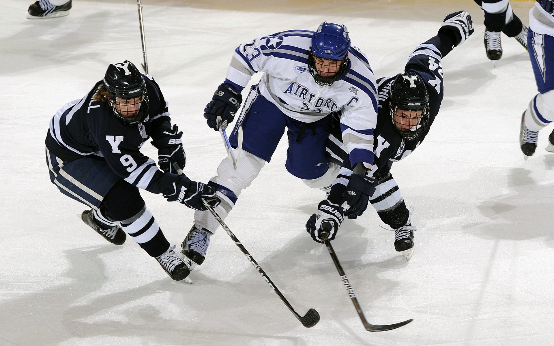 “英超豪门拼劲十足，点滴比赛决定命运”，英超十大豪门